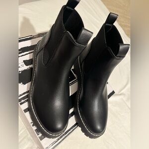 Dolce Vita Women's Moana Sleek Black Leather Ankle Boots